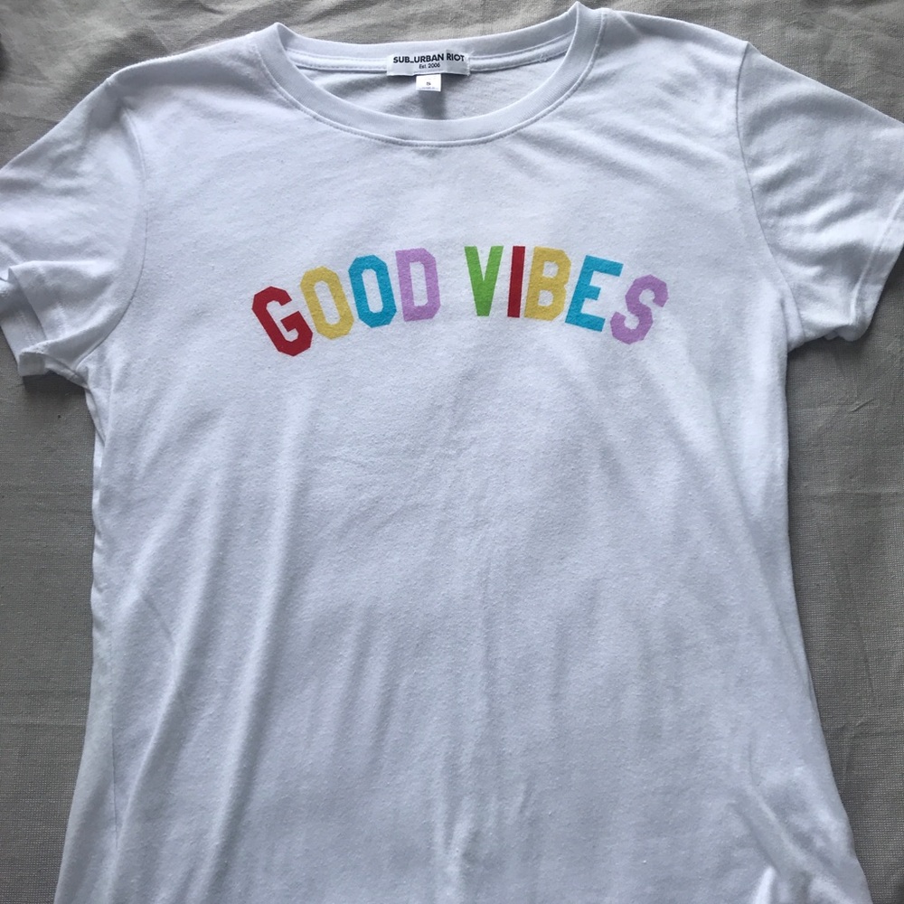 “Good Vibes” tee